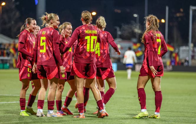 GER, Frankfurt, Deutschland vs Frankreich, Länderspielrunde, Fussball, FIFA, Spielzeit 2025 2026, U23, Stadion am Brentanobad, Gruppe A im Bild: Larissa Mühlhaus (Deutschland U23) erzielt das Tor zum 1:0, Jubel und Freude DFB DFL REGULATIONS PROHIBIT ANY USE OF PHOTOGRAPHS AS IMAGE SEQUENCES AND OR QUASI-VIDEO, 01.12.2025 Copyright: HMBxMedia HendrikxHamelau