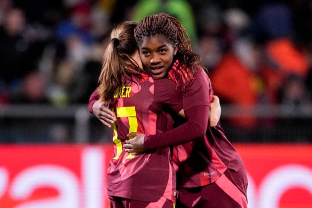 v.li.: Marie Steiner (Deutschland, 17), Torschützin Delice Boboy (Deutschland, 9), Spielerinnen der deutschen U23-Auswahl, jubeln über das Tor zum 2:0, .Jubel, Torjubel, Torerfolg, celebrate the goal, goal, celebration, jubelt ueber das Tor, Freuen, Freude, freut sich, optimistisch, positiv, Spielszene, Highlight, Action, Aktion, 01.12.2025, Frankfurt am Main (Deutschland), Fussball, Länderspiel, U23-Frauen, Deutschland - Frankreich, DFB DFL REGULATIONS PROHIBIT ANY USE OF PHOTOGRAPHS AS IMAGE SEQUENCES AND OR QUASI-VIDEO.