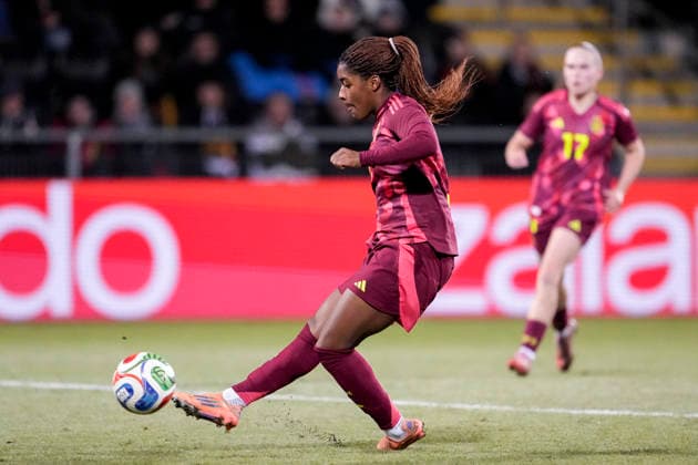 Torschützin Delice Boboy (Deutschland, 9), erzielt das Tor zum 2:0, Treffer, Torerfolg, Highlight, Action, Aktion, Spielszene, Freisteller, Ganzkörper, Einzelbild, Einzelfoto, 01.12.2025, Frankfurt am Main (Deutschland), Fussball, Länderspiel, U23-Frauen, Deutschland - Frankreich, DFB DFL REGULATIONS PROHIBIT ANY USE OF PHOTOGRAPHS AS IMAGE SEQUENCES AND OR QUASI-VIDEO.