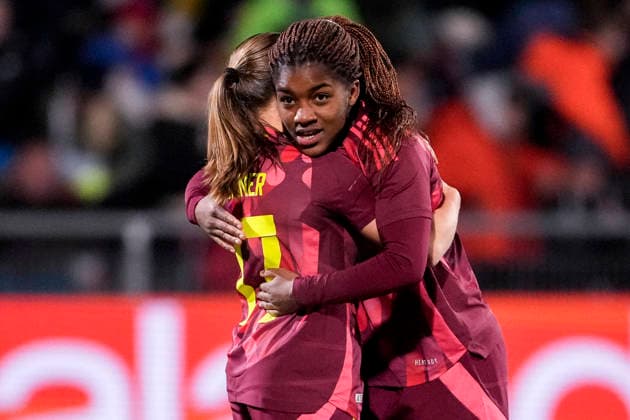 v.li.: Marie Steiner (Deutschland, 17), Torschützin Delice Boboy (Deutschland, 9), Spielerinnen der deutschen U23-Auswahl, jubeln über das Tor zum 2:0, Jubel, Torjubel, Torerfolg, celebrate the goal, goal, celebration, jubelt ueber das Tor, Freuen, Freude, freut sich, optimistisch, positiv, Spielszene, Highlight, Action, Aktion, 01.12.2025, Frankfurt am Main (Deutschland), Fussball, Länderspiel, U23-Frauen, Deutschland - Frankreich, DFB DFL REGULATIONS PROHIBIT ANY USE OF PHOTOGRAPHS AS IMAGE SEQUENCES AND OR QUASI-VIDEO.