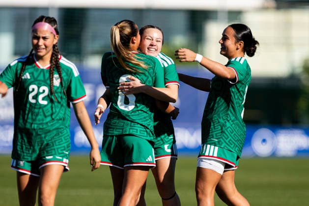 ENGLAND U20 vs MEXICO U20 Women s. YARELI VALADEZ, CAPTAIN AND PLAYER OF THE MEXICAN U20 national team, Nationalteam MICHEL FONG, PLAYER FOR THE MEXICAN U20 NATIONAL TEAM, DURING THE MATCH, Women s friendly match between England U20 vs Mexico U20, Pinatar Arena Football Center, San Pedro del Pinatar, Region of Murcia, December 2, 2025. San Pedro del Pinatar Pinatar Arena Football Center Region de Murcia Spain Copyright: xPascuxMà ndezx