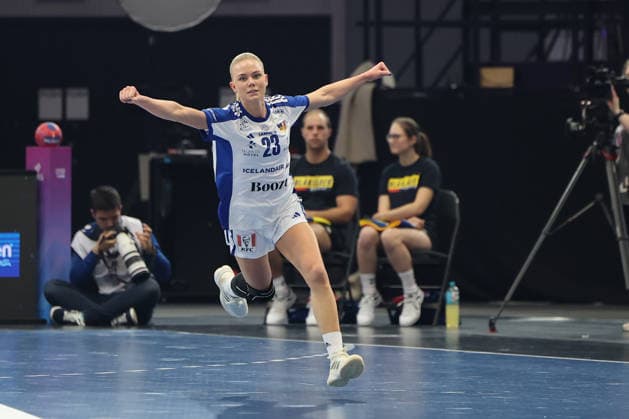 GER, Dortmund, 27th Wommen s World Championship, WM, Weltmeisterschaft 2025, Hauptrunde Main Round, Gruppe II 1. Runde: Island Iceland (ISL) vs. Montenegro (MNE) 02.12.2025, Westfalenhalle, Dortmund, GER, Dortmund, 27th Wommen s World Championship 2025, Hauptrunde Main Round, Gruppe II 1. Runde: Island Iceland (ISL) vs. Montenegro (MNE), im Bild: Torjubel Jubel Jubellauf, Dana Björg Gudmundsdottir (ISL 23),