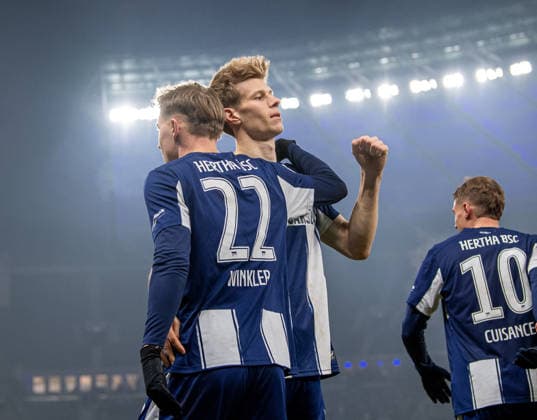 Fußball, Herren, Saison 2025 2026, DFB-Pokal (Achtelfinale), Hertha BSC - 1. FC Kaiserslautern, v. l. Marten Winkler (Hertha BSC), Luca Schuler (Hertha BSC), Michael Cuisance (Hertha BSC), Jubel nach Tor zum 4:1, 02.12.2025, Copyright: xSebastianxRäppold MatthiasxKochx