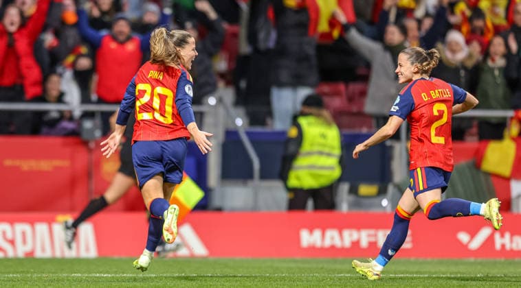 ESP, Madrid, Spanien vs Deutschland, Länderspiel, Fussball, UEFA, Spielzeit 2025 2026, Womens Nations League, Riyadh Air Metropolitano, Finale im Bild v.l.: Clà udia Pina (Spanien 20) erzielt das Tor zum 1:0, Jubel mit Ona Batlle (Spanien 2) DFB DFL REGULATIONS PROHIBIT ANY USE OF PHOTOGRAPHS AS IMAGE SEQUENCES AND OR QUASI-VIDEO, 02.12.2025 Copyright: HMBxMedia HendrikxHamelau