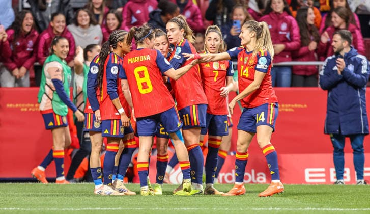 ESP, Madrid, Spanien vs Deutschland, Länderspiel, Fussball, UEFA, Spielzeit 2025 2026, Womens Nations League, Riyadh Air Metropolitano, Finale im Bild v.l.: Clà udia Pina (Spanien 20) erzielt das Tor zum 1:0, Jubel mit Ona Batlle (Spanien 2) DFB DFL REGULATIONS PROHIBIT ANY USE OF PHOTOGRAPHS AS IMAGE SEQUENCES AND OR QUASI-VIDEO, 02.12.2025 Copyright: HMBxMedia HendrikxHamelau