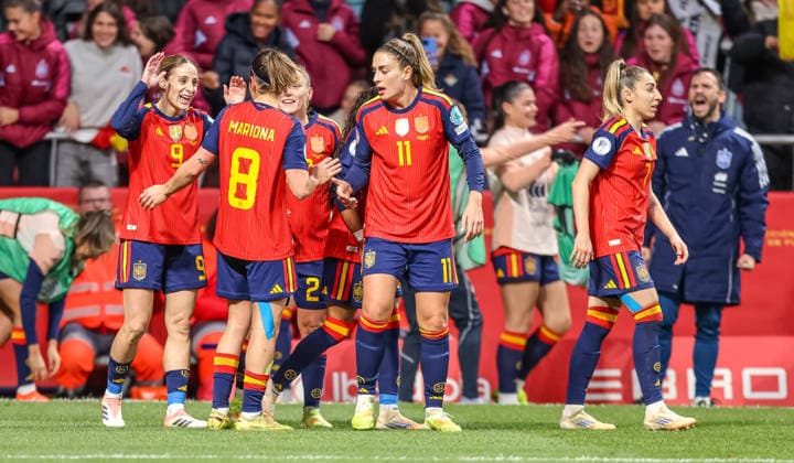 ESP, Madrid, Spanien vs Deutschland, Länderspiel, Fussball, UEFA, Spielzeit 2025 2026, Womens Nations League, Riyadh Air Metropolitano, Finale im Bild v.l.: Clà udia Pina (Spanien 20) erzielt das Tor zum 1:0, Jubel mit Ona Batlle (Spanien 2) DFB DFL REGULATIONS PROHIBIT ANY USE OF PHOTOGRAPHS AS IMAGE SEQUENCES AND OR QUASI-VIDEO, 02.12.2025 Copyright: HMBxMedia HendrikxHamelau