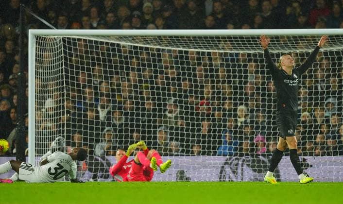 Erling Haaland of Manchester City celebrates scoring the opening goal Fulham v Manchester City, Premier League, Football, Craven Cottage, London, UK - 02 Dec 2025London Craven Cottage United Kingdom EDITORIAL USE ONLY No use with unauthorised audio, video, data, fixture lists, club league logos or live services. Online in-match use limited to 120 images, no video emulation. No use in betting, games or single club league player publications. Copyright: xJavierxGarcia Shutterstockx 16005566am