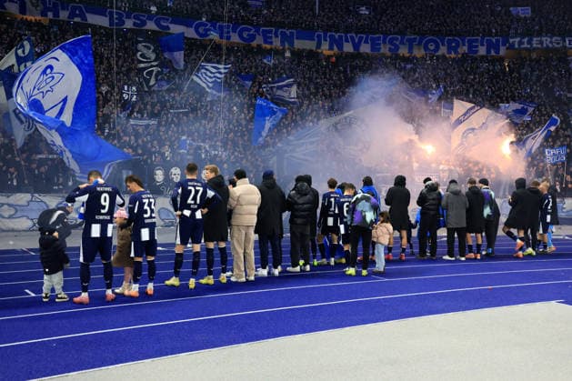 DEU, DFB-Pokal, Hertha BSC vs. 1.FC Kaiserslautern, 02.12.2025, Berliner Olympiastadion, Berlin, DEU, DFB-Pokal, Hertha BSC vs. 1.FC Kaiserslautern, im Bild Hertha-Spielerkreis,, DFL - regulations prohibit any use of Photographs as image sequences and or quasi-video