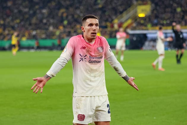 Alejandro Grimaldo (Bayer Leverkusen) GER, Borussia Dortmund gegen Bayer Leverkusen, Fussball, DFB-Pokal, Achtelfinale, Spielzeit 2025 2026, 02.12.2025 DFL REGULATIONS PROHIBIT ANY USE OF PHOTOGRAPHS AS IMAGE SEQUENCES AND OR QUASI-VIDEO GER, Borussia Dortmund gegen Bayer Leverkusen, Fussball, DFB-Pokal, Achtelfinale, Spielzeit 2025 2026, 02.12.2025 Dortmund Copyright: xEibner-Pressefoto FrankxZeisingx EP_FZG