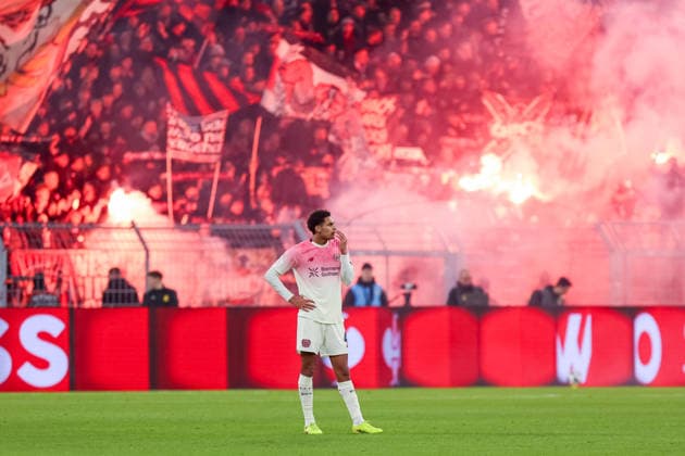 Fans Bayer Leverkusen GER, Borussia Dortmund gegen Bayer Leverkusen, Fussball, DFB-Pokal, Achtelfinale, Spielzeit 2025 2026, 02.12.2025 DFL REGULATIONS PROHIBIT ANY USE OF PHOTOGRAPHS AS IMAGE SEQUENCES AND OR QUASI-VIDEO GER, Borussia Dortmund gegen Bayer Leverkusen, Fussball, DFB-Pokal, Achtelfinale, Spielzeit 2025 2026, 02.12.2025 Dortmund Copyright: xEibner-Pressefoto FrankxZeisingx EP_FZG