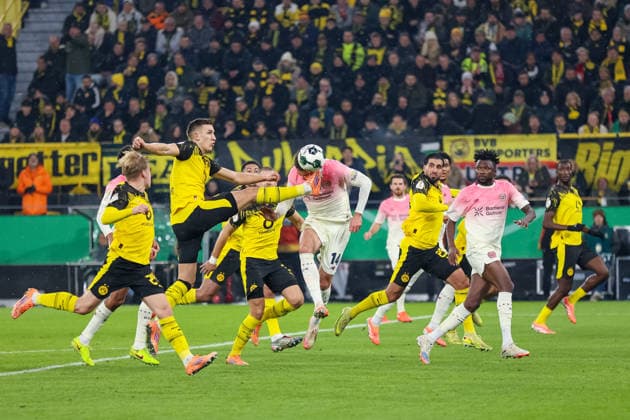Kopfball Patrick Schick (Bayer everkusen) GER, Borussia Dortmund gegen Bayer Leverkusen, Fussball, DFB-Pokal, Achtelfinale, Spielzeit 2025 2026, 02.12.2025 DFL REGULATIONS PROHIBIT ANY USE OF PHOTOGRAPHS AS IMAGE SEQUENCES AND OR QUASI-VIDEO GER, Borussia Dortmund gegen Bayer Leverkusen, Fussball, DFB-Pokal, Achtelfinale, Spielzeit 2025 2026, 02.12.2025 Dortmund Copyright: xEibner-Pressefoto FrankxZeisingx EP_FZG