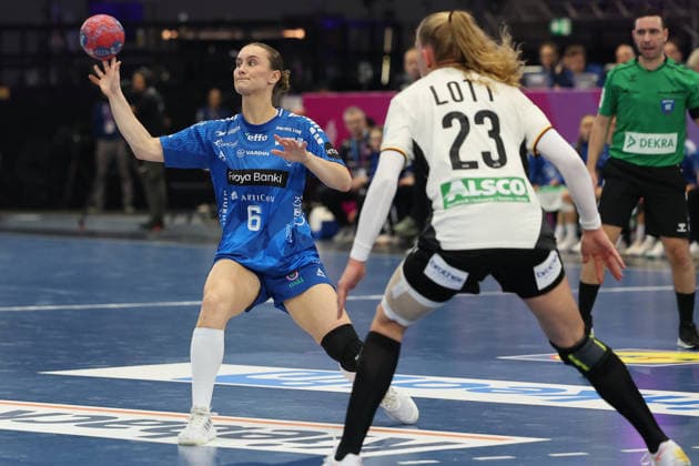 GER, Dortmund, 27th Wommen s World Championship, WM, Weltmeisterschaft 2025, Hauptrunde Main Round, Gruppe II 1. Runde: Deutschland Germany (GER) vs. Färöer Inseln Faroe Icland (FRO) 02.12.2025, Westfalenhalle, Dortmund, GER, Dortmund, 27th Wommen s World Championship 2025, Hauptrunde Main Round, Gruppe II 1. Runde: Deutschland Germany (GER) vs. Färöer Inseln Faroe Icland (FRO) , im Bild: Marita MORTENSEN (FRO 6), mit Ball setzt zum Wurf an