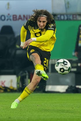 Dortmund, Signal Iduna Park, 02.12.25, GER, Herren, DFB-Pokal, Achtelfinale, Saison 2025 - 2026, Borussia Dortmund - Bayer 04 Leverkusen, Fabio Silva (Borussia Dortmund) in Aktion, am Ball, DFB DFL REGULATIONS PROHIBIT ANY USE OF PHOTOGRAPHS AS IMAGE SEQUENCES AND OR QUASI-VIDEO. Copyright: JoachimxBywaletz xJB-Sportfoto