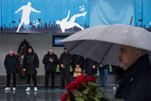 Kyiv bids farewell to a football player and coach Volodymyr Muntian KYIV, UKRAINE - DECEMBER 03: Kyiv residents attend a farewell ceremony for Ukrainian football player and a coach Volodymyr Muntian at a Valerii Lobanovskyi stadium in Kyiv, Ukraine on December 03, 2025. He became champion of the USSR seven times, which is a record in Soviet football (apart from him, Oleg Blokhin also won the USSR championship seven times). He won the USSR Cup twice, was the winner of the UEFA Cup Winners Cup and the UEFA Super Cup, and participated in the 1970 World Cup. After retiring as a player, he coached Ukrainian and foreign football clubs, and under his leadership, the Guinea national team, Nationalteam reached the final stage of the 1998 African Cup of Nations. Volodymyr Muntian passed away at the age of 79 on December 1. Danylo Antoniuk Anadolu Kyiv Ukraine. Editorial use only. Please get in touch for any other usage. Copyright: x2025xAnadoluxDanyloxAntoniukx