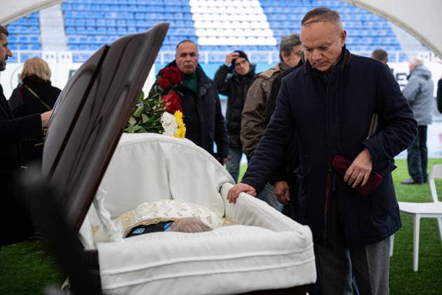 Kyiv bids farewell to a football player and coach Volodymyr Muntian KYIV, UKRAINE - DECEMBER 03: Kyiv residents attend a farewell ceremony for Ukrainian football player and a coach Volodymyr Muntian at a Valerii Lobanovskyi stadium in Kyiv, Ukraine on December 03, 2025. He became champion of the USSR seven times, which is a record in Soviet football (apart from him, Oleg Blokhin also won the USSR championship seven times). He won the USSR Cup twice, was the winner of the UEFA Cup Winners Cup and the UEFA Super Cup, and participated in the 1970 World Cup. After retiring as a player, he coached Ukrainian and foreign football clubs, and under his leadership, the Guinea national team, Nationalteam reached the final stage of the 1998 African Cup of Nations. Volodymyr Muntian passed away at the age of 79 on December 1. Danylo Antoniuk Anadolu Kyiv Ukraine. Editorial use only. Please get in touch for any other usage. Copyright: x2025xAnadoluxDanyloxAntoniukx