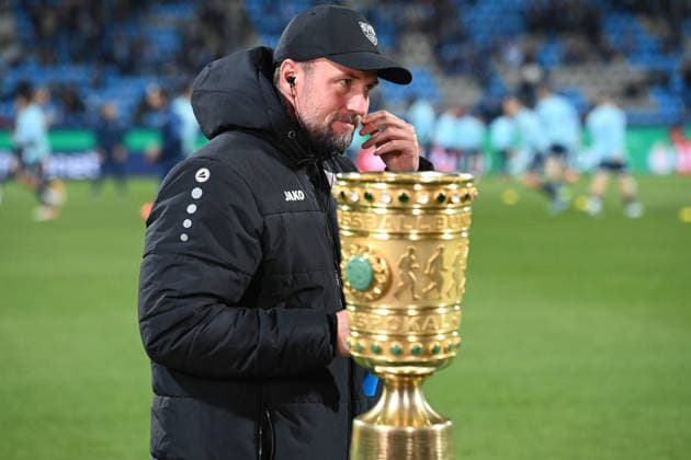 Trainer Sebastian HOENESS, Hoeneß (S) Portraet, Porträt, Portrait, Angeschnittenes Einzelbild, Einzelmotiv, Fussball, DFB Pokal, Achtelfinale, Round of 16, VfL Bochum (BO) - VfB Stuttgart (S) am 03.12.2025, Vonovia Ruhrstadion Bochum Deutschland. DFL regulations prohibit any use of photographs as image sequences and or quasi-video Â
