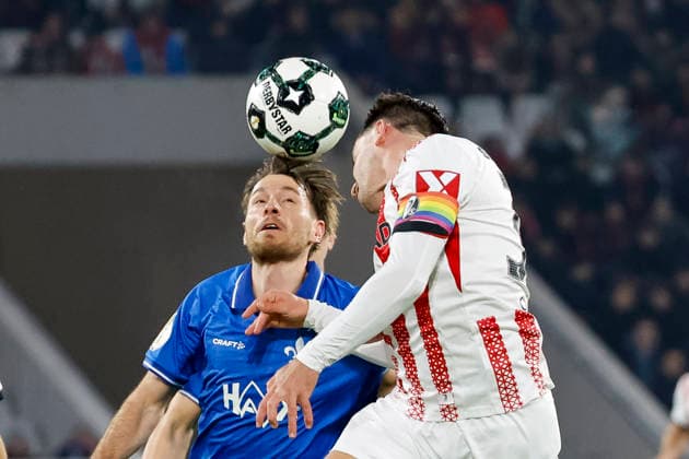 Matthias Bader (SV Darmstadt , 26) und Christian Günter, Gunter (SC Freiburg, 30) im Zweikampf , Deutschland, Fussball, DFB Pokal, Achtelfinale, 2025 2026, SC Freiburg vs. SV Darmstadt 98, 03.12.2025, Europa-Park Stadion , Freiburg im Breisgau, Deutschland Freiburg im Breisgau Europa-Park Stadion Baden-Wuerttemberg Deutschland Copyright: xGrantxHubbsx