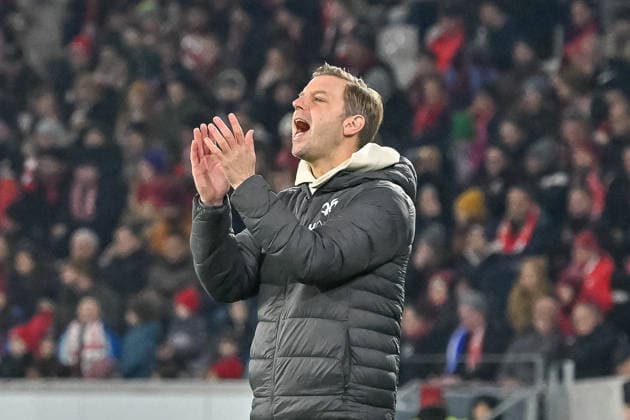 Florian Kohfeldt (SV Darmstadt 98, Cheftrainer) mit Gestik GER, SC Freiburg - SV Darmstadt 98, Fussball, DFB Pokal, Achtelfinale, Spielzeit 2025 2026, 03.12.2025 DFB REGULATIONS PROHIBIT ANY USE OF PHOTOGRAPHS AS IMAGE SEQUENCES AND OR QUASI-VIDEO GER, SC Freiburg - SV Darmstadt 98, Fussball, DFB Pokal, Achtelfinale, Spielzeit 2025 2026, 03.12.2025 Freiburg Copyright: xEibner-Pressefoto ThomasxHessx EP_THS