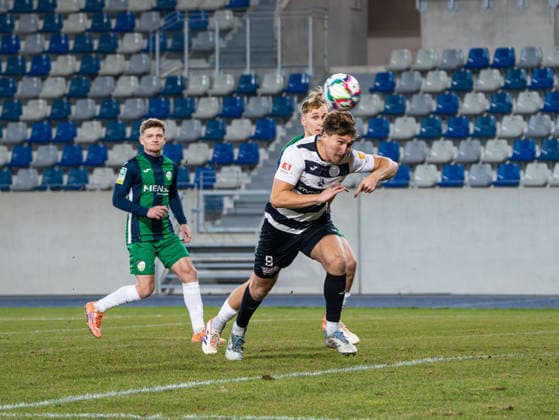 Kevin Schacht (SG Wattenscheid 09, 09) mit einem Kopfball auf das Tor SG Wattenscheid 09 vs. FC Guetersloh, Fussball, Landespokal Westfalen, Viertelfinale, Saison 2025 2026, 03.12.2025 SG Wattenscheid 09 vs. FC Guetersloh, Fussball, Landespokal Westfalen, Viertelfinale, Saison 2025 2026, 03.12.2025 Wattenscheid Copyright: xEibner-Pressefoto DamianxKruczynx EP_DKI