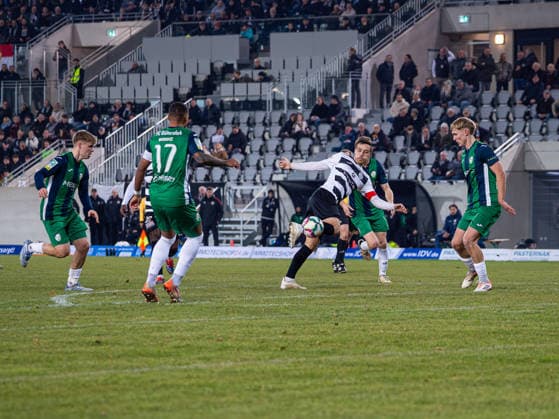 Nico Buckmaier (SG Wattenscheid 09, 18) beim Torschuss SG Wattenscheid 09 vs. FC Guetersloh, Fussball, Landespokal Westfalen, Viertelfinale, Saison 2025 2026, 03.12.2025 SG Wattenscheid 09 vs. FC Guetersloh, Fussball, Landespokal Westfalen, Viertelfinale, Saison 2025 2026, 03.12.2025 Wattenscheid Copyright: xEibner-Pressefoto DamianxKruczynx EP_DKI