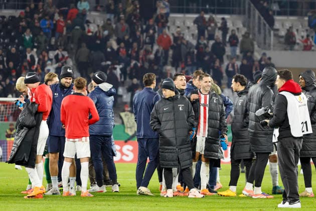 SC Freiburg nach dem Spiel , Deutschland, Fussball, DFB Pokal, Achtelfinale, 2025 2026, SC Freiburg vs. SV Darmstadt 98, 03.12.2025, Europa-Park Stadion , Freiburg im Breisgau, Deutschland Freiburg im Breisgau Europa-Park Stadion Baden-Wuerttemberg Deutschland Copyright: xGrantxHubbsx