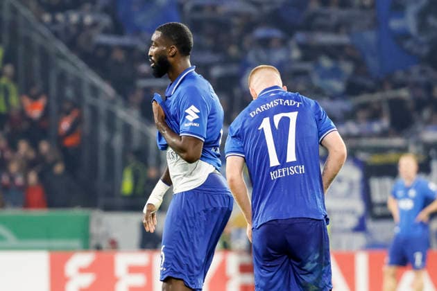 Patric Pfeiffer (SV Darmstadt , 06) und Kai Klefisch (SV Darmstadt , 17) nach dem Spiel , Deutschland, Fussball, DFB Pokal, Achtelfinale, 2025 2026, SC Freiburg vs. SV Darmstadt 98, 03.12.2025, Europa-Park Stadion , Freiburg im Breisgau, Deutschland Freiburg im Breisgau Europa-Park Stadion Baden-Wuerttemberg Deutschland Copyright: xGrantxHubbsx