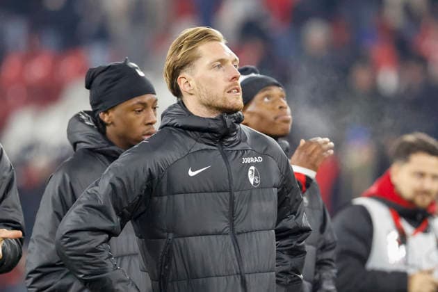 Florian Müller, Muller (SC Freiburg, 21) nach dem Spiel , Deutschland, Fussball, DFB Pokal, Achtelfinale, 2025 2026, SC Freiburg vs. SV Darmstadt 98, 03.12.2025, Europa-Park Stadion , Freiburg im Breisgau, Deutschland Freiburg im Breisgau Europa-Park Stadion Baden-Wuerttemberg Deutschland Copyright: xGrantxHubbsx