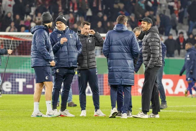 Staff SC Freiburg nach dem Spiel , Deutschland, Fussball, DFB Pokal, Achtelfinale, 2025 2026, SC Freiburg vs. SV Darmstadt 98, 03.12.2025, Europa-Park Stadion , Freiburg im Breisgau, Deutschland Freiburg im Breisgau Europa-Park Stadion Baden-Wuerttemberg Deutschland Copyright: xGrantxHubbsx