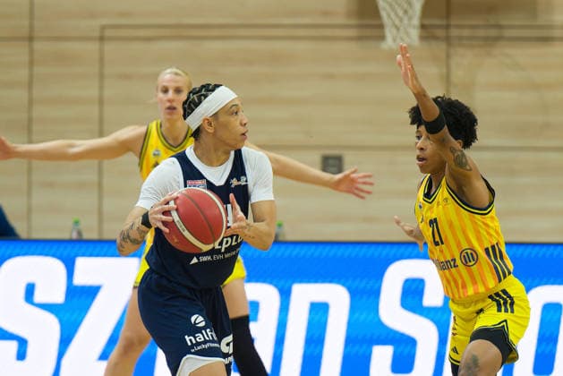 Rachel Arthur (Lions, 21), Deeshyra Thomas (Berlin, 21), Syntainics MBC vs. Alba Berlin, Basketball, Damen, DBBL-Pokal Achtelfinale, Saison 2025 26, 8. Spieltag, 03.12.2025. Halle SWH Arena Sachsen-Anhalt Deutschland