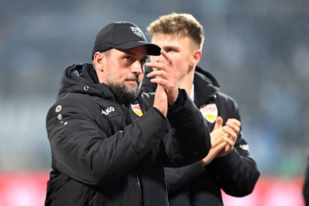 Trainer Sebastian HOENESS, Hoeneß (S) Schlussjubel VfB Stuttgart, Jubel, jubeln, Freude, cheers, Fussball, DFB Pokal, Achtelfinale, Round of 16, VfL Bochum (BO) - VfB Stuttgart (S) 0-2 am 03.12.2025, Vonovia Ruhrstadion Bochum Deutschland. DFL regulations prohibit any use of photographs as image sequences and or quasi-video Â