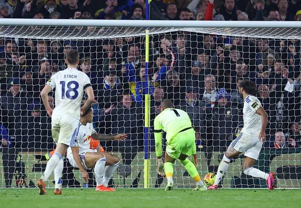 Dominic Calvert-Lewin of Leeds United scores a goal to make it 3-1 Leeds United v Chelsea, Premier League, Football, Elland Road, Leeds, UK - 03 Dec 2025Leeds Elland Road United Kingdom EDITORIAL USE ONLY No use with unauthorised audio, video, data, fixture lists, club league logos or live services. Online in-match use limited to 120 images, no video emulation. No use in betting, games or single club league player publications. Copyright: xMattxWest Shutterstockx 16006098ax
