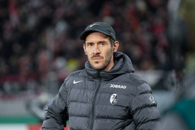 Julian Schuster (SC Freiburg, Trainer) , Fußball, Achtelfinale, DFB Pokal, 2025 26, SC Freiburg vs. SV Darmstadt 98, 03.12.2025, Europa-Park Stadion, Freiburg, Deutschland DFB REGULATIONS PROHIBIT ANY USE OF PHOTOGRAPHS AS IMAGE SEQUENCES AND OR QUASI-VIDEO. Freiburg Europa-Park Stadion Baden-Württemberg Deutschland Copyright: xArnexAmbergx