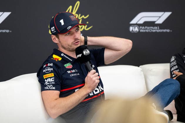 Max Verstappen (Oracle Red Bull Racing, Niederlande, 01) bei der Pressekonferenz, UAE, Formel 1 Weltmeisterschaft, Abu Dhabi Grand Prix, Yas Marina Circuit, Media Day, 04.12.2025 UAE, Formel 1 Weltmeisterschaft, Abu Dhabi Grand Prix, Yas Marina Circuit, Media Day, 04.12.2025 Yas Marina Island Copyright: xEibner-Pressefoto Memmlerx EP_MMR