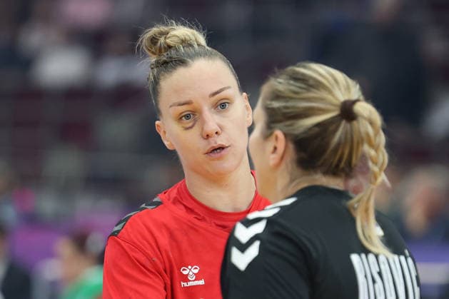 GER, Dortmund, 27th Wommen s World Championship, WM, Weltmeisterschaft 2025, Hauptrunde Main Round, Gruppe Group II 2. Runde Round: Serbien Serbia (SRB) vs. Färöer Inseln Faroe Islands (FRO) 04.12.2025, Westfalenhalle, Dortmund, GER, Dortmund, 27th Wommen s World Championship 2025, Hauptrunde Main Round, Gruppe Group II 2. Runde Round: Serbien Serbia (SRB) vs. Färöer Inseln Faroe Islands (FRO), im Bild: AnÄ‘ela JanjuÅ¡ević (SRB 15), mit Blauem Auge