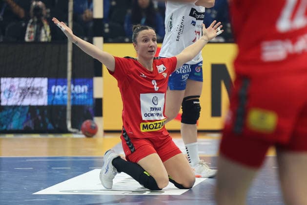 GER, Dortmund, 27th Wommen s World Championship, WM, Weltmeisterschaft 2025, Hauptrunde Main Round, Gruppe Group II 2. Runde Round: Serbien Serbia (SRB) vs. Färöer Inseln Faroe Islands (FRO) 04.12.2025, Westfalenhalle, Dortmund, GER, Dortmund, 27th Wommen s World Championship 2025, Hauptrunde Main Round, Gruppe Group II 2. Runde Round: Serbien Serbia (SRB) vs. Färöer Inseln Faroe Islands (FRO), im Bild: Katarina Krpez-Slezak (SRB 3), aergert sich fragend