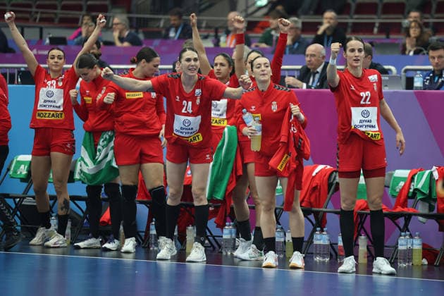 GER, Dortmund, 27th Wommen s World Championship, WM, Weltmeisterschaft 2025, Hauptrunde Main Round, Gruppe Group II 2. Runde Round: Serbien Serbia (SRB) vs. Färöer Inseln Faroe Islands (FRO) 04.12.2025, Westfalenhalle, Dortmund, GER, Dortmund, 27th Wommen s World Championship 2025, Hauptrunde Main Round, Gruppe Group II 2. Runde Round: Serbien Serbia (SRB) vs. Färöer Inseln Faroe Islands (FRO), im Bild: die serbische Bank freut sich