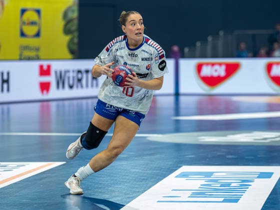 Suna Hansen (Faroe Islands, 10) am Ball, Serbien vs. Faroe Islands, Handball, Weltmeisterschaft, Frauen, Spielzeit 2025 2026, 04.12.2025, Serbien vs. Faroe Islands, Handball, Weltmeisterschaft, Frauen, Spielzeit 2025 2026, 04.12.2025 Dortmund Copyright: xEibner-Pressefoto MichaelxSchmidx EP_MST