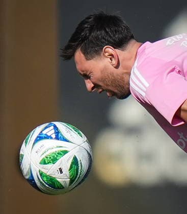 December 4, 2025, Fort Lauderdale, Fl, UNITED STATES: Inter Miami s Lionel Messi reacts after being struck by the ball during practice ahead of the MLS, Fussball Herren, USA Cup final soccer match, in Fort Lauderdale, Fla., Thursday, Dec. 4, 2025. Inter Miami and the Vancouver Whitecaps are scheduled to play in the final on Saturday. Canada News - December 4, 2025 - ZUMAc35_ 20251204_zaf_c35_002 Copyright: xDarrylxDyckx