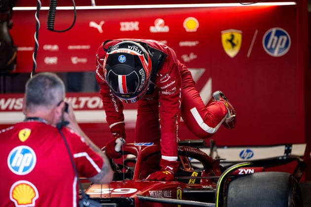 Arthur Leclerc (Scuderia Ferrari HP, Monaco, Ersatzfahrer) steigt in sein Auto SF-25 ein, UAE, Formel 1 Weltmeisterschaft, Abu Dhabi Grand Prix, Yas Marina Circuit, Media Day, 04.12.2025 UAE, Formel 1 Weltmeisterschaft, Abu Dhabi Grand Prix, Yas Marina Circuit, Media Day, 04.12.2025 Yas Marina Island Copyright: xEibner-Pressefoto Memmlerx EP_MMR
