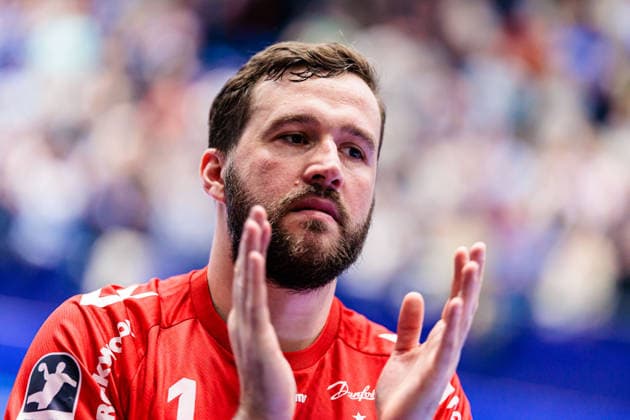 Benjamin Buric (SG Flensburg-Handewitt, 01) ist enttaeuscht traurig nach 34:33 Niederlage GER, TBV Lemgo Lippe vs. SG Flensburg-Handewitt, Handball, 1. Bundesliga, 15. Spieltag, Spielzeit 2025 2026, 04.12.2025 GER, TBV Lemgo Lippe vs. SG Flensburg-Handewitt, Handball, 1. Bundesliga, 15. Spieltag, Spielzeit 2025 2026, 04.12.2025 Lemgo Copyright: xEibner-Pressefoto JanxRollingerx EP_JSK