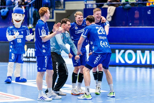 v.l. Nicolai Theilinger (TBV Lemgo Lippe, 03), Constantin Moestl (TBV Lemgo Lippe, 01), Lukas Hutecek (TBV Lemgo Lippe, 02), Hendrik Wagner (TBV Lemgo Lippe, 28), Niels Gerardus Versteijnen (TBV Lemgo Lippe, 25) jubelt freut sich nach 34:33 Sieg GER, TBV Lemgo Lippe vs. SG Flensburg-Handewitt, Handball, 1. Bundesliga, 15. Spieltag, Spielzeit 2025 2026, 04.12.2025 GER, TBV Lemgo Lippe vs. SG Flensburg-Handewitt, Handball, 1. Bundesliga, 15. Spieltag, Spielzeit 2025 2026, 04.12.2025 Lemgo Copyright: xEibner-Pressefoto JanxRollingerx EP_JSK