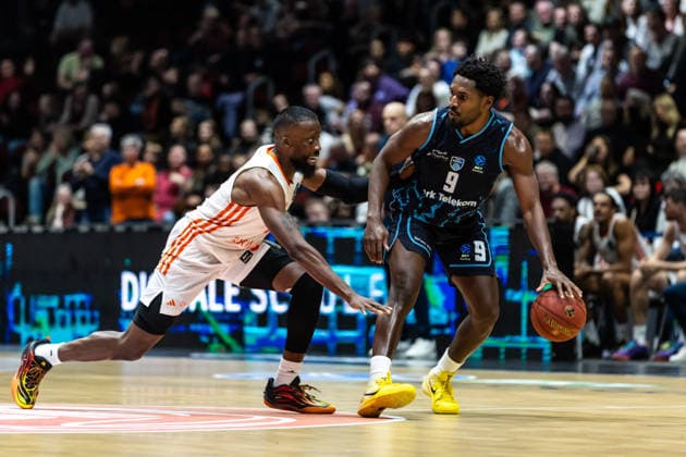 GER, BKT EuroCup, Saison 2025 2026, Niners Chemnitz - Turk Telekom Ankara. 04.12.2025, Messe, Chemnitz, GER, BKT EuroCup, Saison 2025 2026, Niners Chemnitz - Turk Telekom Ankara. Jaleen Smith (Turk Telekom Ankara 9), John Edward Newman III (Niners Chemnitz, 9) Foto Alexander Trienitz Chemnitz Messe Sachsen Deutschland