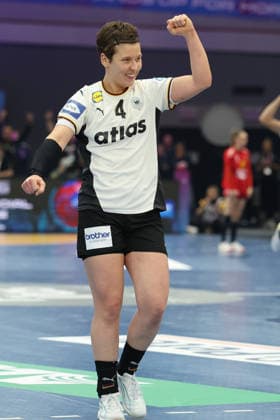 GER, Dortmund, 27th Wommen s World Championship, WM, Weltmeisterschaft 2025, Hauptrunde Main Round, Gruppe Group II, 2. Runde Round: Montenegro (MNE) vs. Deutschland Germany (GER) 04.12.2025, Westfalenhalle, Dortmund, GER, Dortmund, 27th Wommen s World Championship 2025, Hauptrunde Main Round, Gruppe Group II, 2. Runde Round: Montenegro (MNE) vs. Deutschland Germany (GER) , im Bild: Torjubel Jubel Jubellauf, Alina Grijseels (Ger 4),