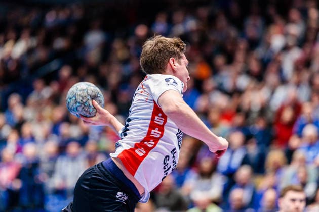 Domen Novak (SG Flensburg-Handewitt, 63) im Torwurf GER, TBV Lemgo Lippe vs. SG Flensburg-Handewitt, Handball, 1. Bundesliga, 15. Spieltag, Spielzeit 2025 2026, 04.12.2025 GER, TBV Lemgo Lippe vs. SG Flensburg-Handewitt, Handball, 1. Bundesliga, 15. Spieltag, Spielzeit 2025 2026, 04.12.2025 Lemgo Copyright: xEibner-Pressefoto JanxRollingerx EP_JSK