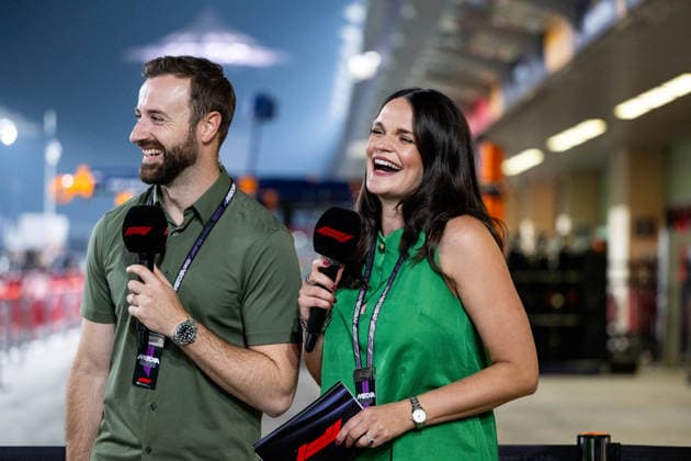 James Hinchcliffe (F1TV Experte), Laura Winter (F1 TV Moderatorin), UAE, Formel 1 Weltmeisterschaft, Abu Dhabi Grand Prix, Yas Marina Circuit, Media Day, 04.12.2025 UAE, Formel 1 Weltmeisterschaft, Abu Dhabi Grand Prix, Yas Marina Circuit, Media Day, 04.12.2025 Yas Marina Island Copyright: xEibner-Pressefoto Memmlerx EP_MMR