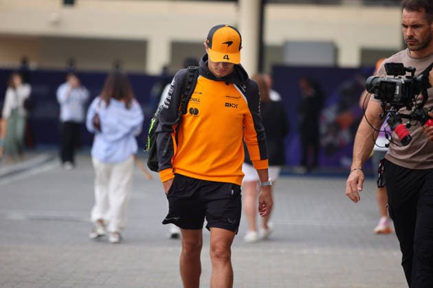 Lando Norris (McLaren Formula 1 Team, 04) , ARE, Formel 1 Weltmeisterschaft, Abu Dhabi Grand Prix, Yas Marina Circuit, Friday, 05.12.2025 ARE, Formel 1 Weltmeisterschaft, Abu Dhabi Grand Prix, Vereinigte Arabische Emirate, Yas Marina Circuit, 05.12.2025 Abu Dhabi Copyright: xEibner-Pressefoto AnnikaxGrafx EP_AGF