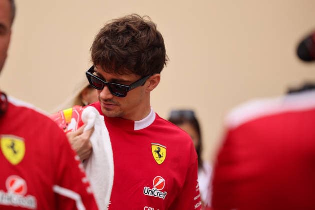 Charles Leclerc (Scuderia Ferrari HP, 16) , ARE, Formel 1 Weltmeisterschaft, Abu Dhabi Grand Prix, Yas Marina Circuit, Friday, 05.12.2025 ARE, Formel 1 Weltmeisterschaft, Abu Dhabi Grand Prix, Vereinigte Arabische Emirate, Yas Marina Circuit, 05.12.2025 Abu Dhabi Copyright: xEibner-Pressefoto AnnikaxGrafx EP_AGF
