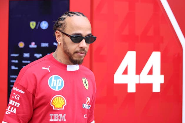 Lewis Hamilton (Scuderia Ferrari HP, 44) , ARE, Formel 1 Weltmeisterschaft, Abu Dhabi Grand Prix, Yas Marina Circuit, Friday, 05.12.2025 ARE, Formel 1 Weltmeisterschaft, Abu Dhabi Grand Prix, Vereinigte Arabische Emirate, Yas Marina Circuit, 05.12.2025 Abu Dhabi Copyright: xEibner-Pressefoto AnnikaxGrafx EP_AGF