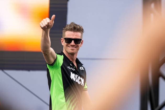 Nico Huelkenberg (Stake F1 Team Kick Sauber, Deutschland, 27) auf der Buehne beim Fan Forum in der Fanzone, UAE, Formel 1 Weltmeisterschaft, Abu Dhabi Grand Prix, Yas Marina Circuit, Freies Training, 05.12.2025 UAE, Formel 1 Weltmeisterschaft, Abu Dhabi Grand Prix, Yas Marina Circuit, Freies Training, 05.12.2025 Yas Marina Island Copyright: xEibner-Pressefoto Memmlerx EP_MMR