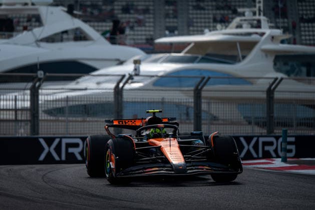 Lando Norris (McLaren Formula 1 Team, Großbritannien, 04) im MCL39, UAE, Formel 1 Weltmeisterschaft, Abu Dhabi Grand Prix, Yas Marina Circuit, Freies Training, 05.12.2025 UAE, Formel 1 Weltmeisterschaft, Abu Dhabi Grand Prix, Yas Marina Circuit, Freies Training, 05.12.2025 Yas Marina Island Copyright: xEibner-Pressefoto Memmlerx EP_MMR